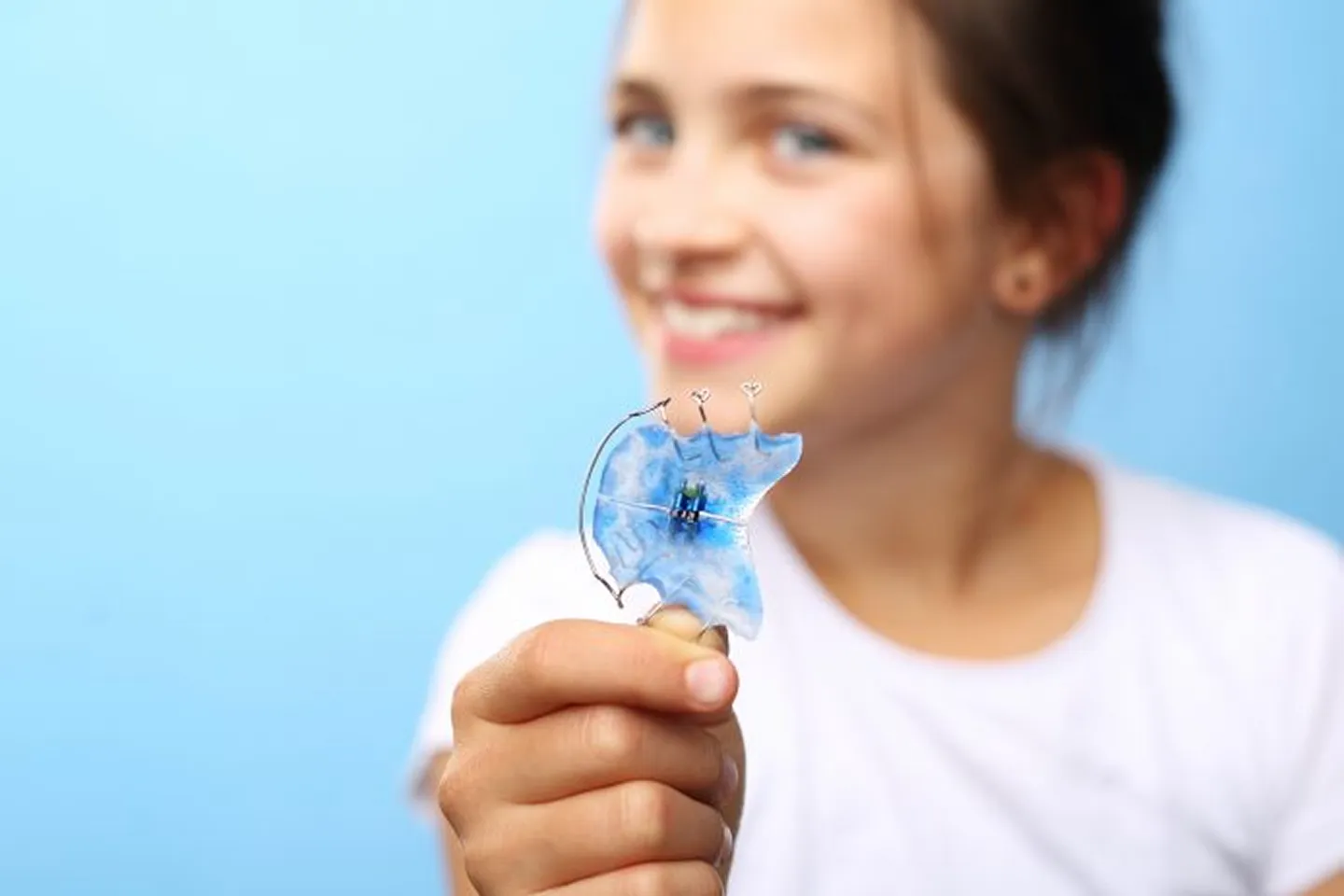 Custom dental retainer for straight teeth